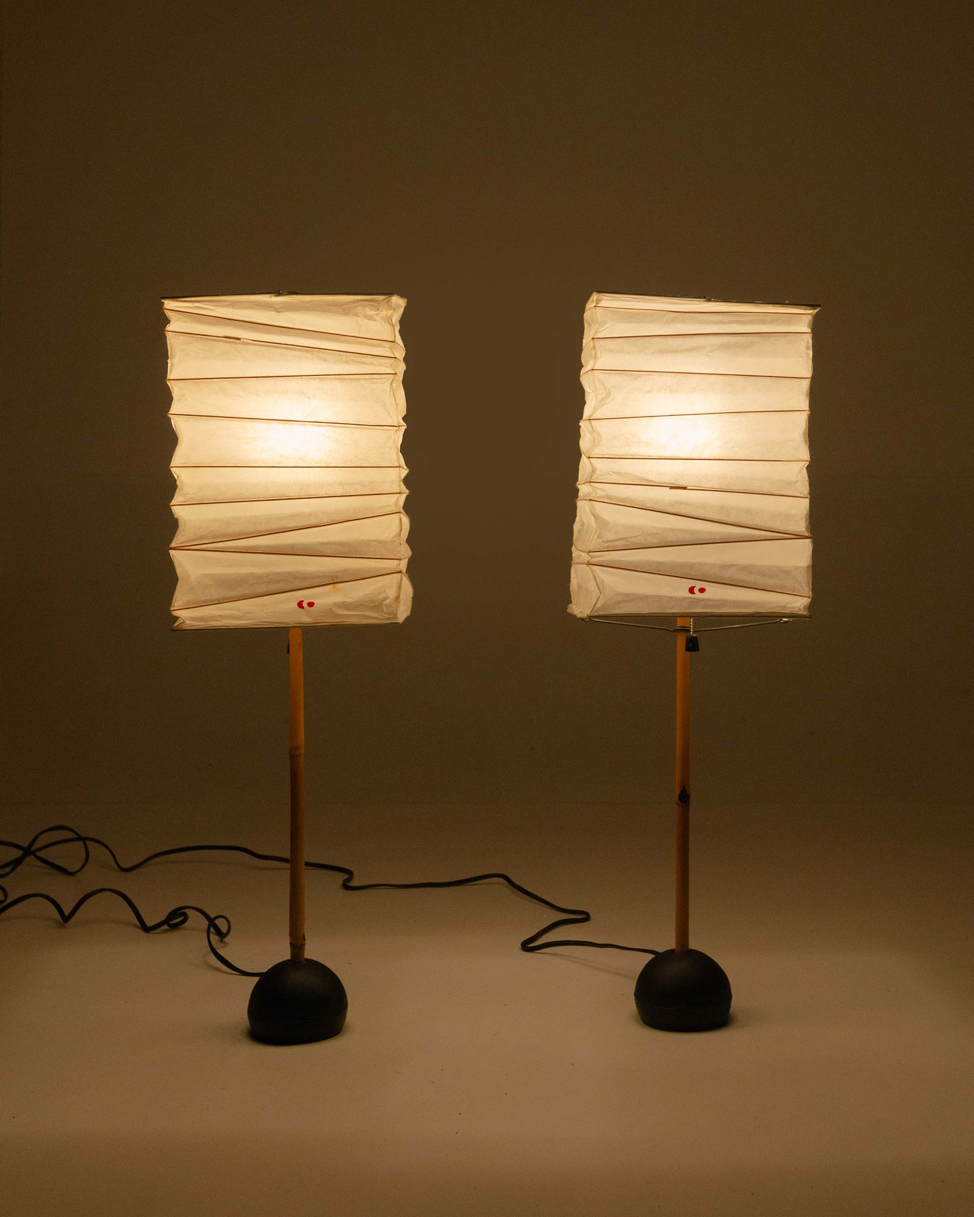 A pair of 1951 Isamu Noguchi Akari Table Lamps BB1-30XN, New Old