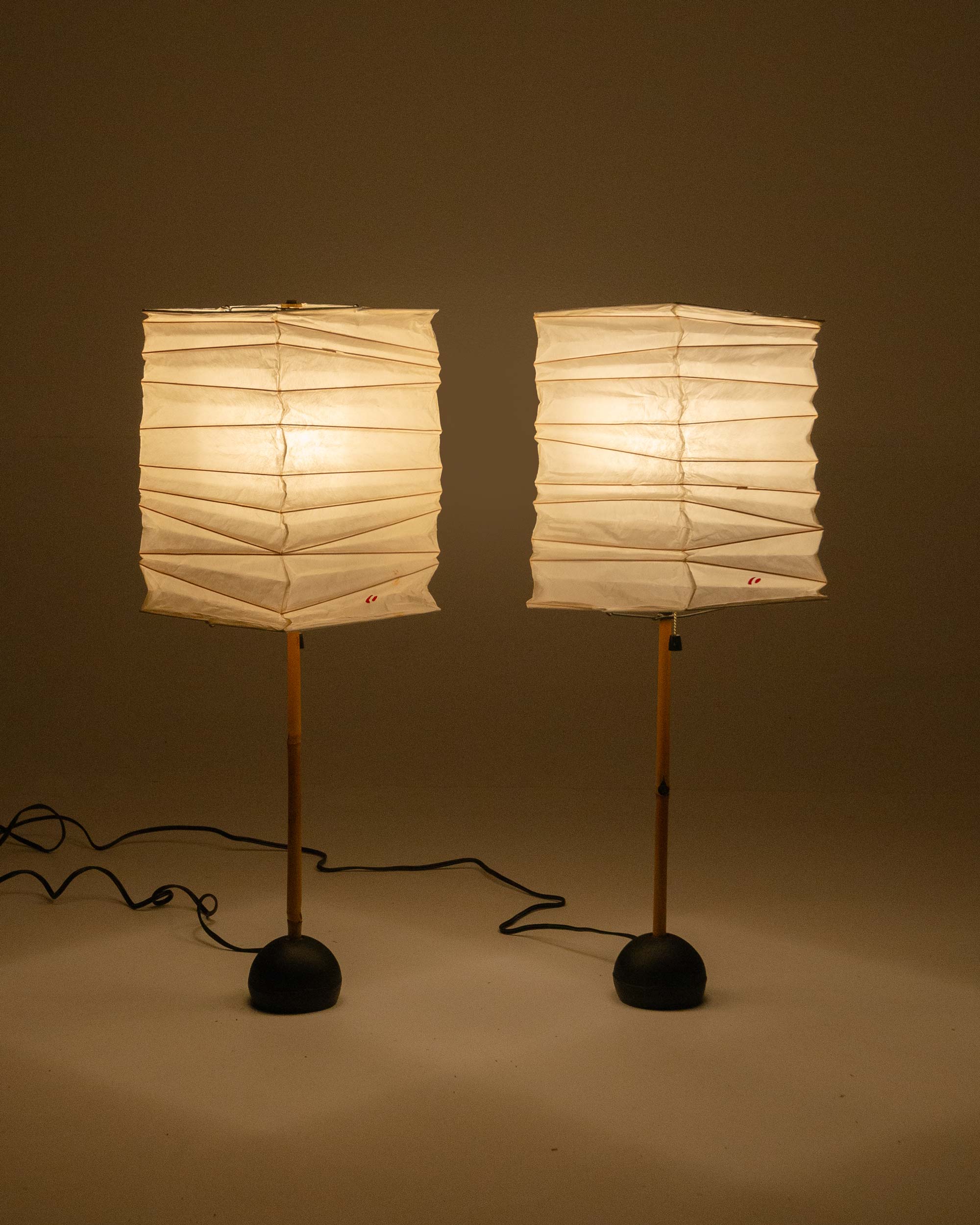 Akari-bb1-30XN-Pair-dark-