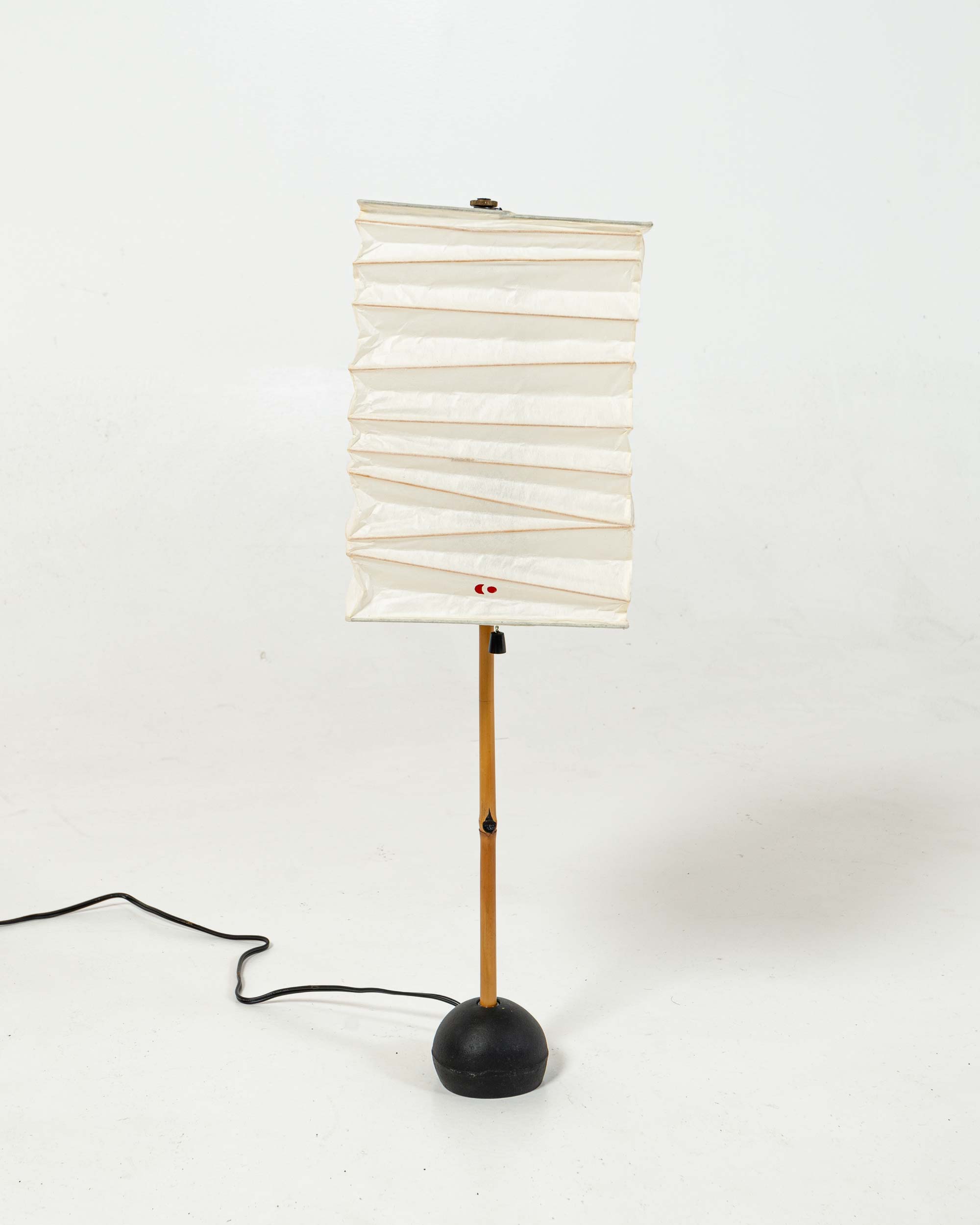A pair of 1951 Isamu Noguchi Akari Table Lamps BB1-30XN, New Old