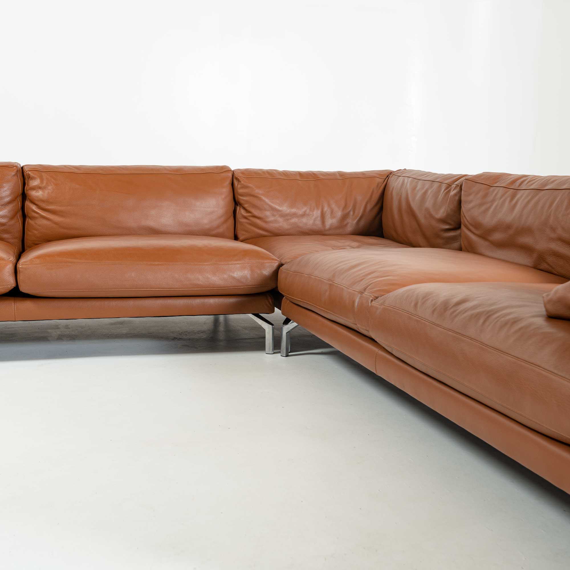 Como Corner Sectional Sofa in Canyon Leather