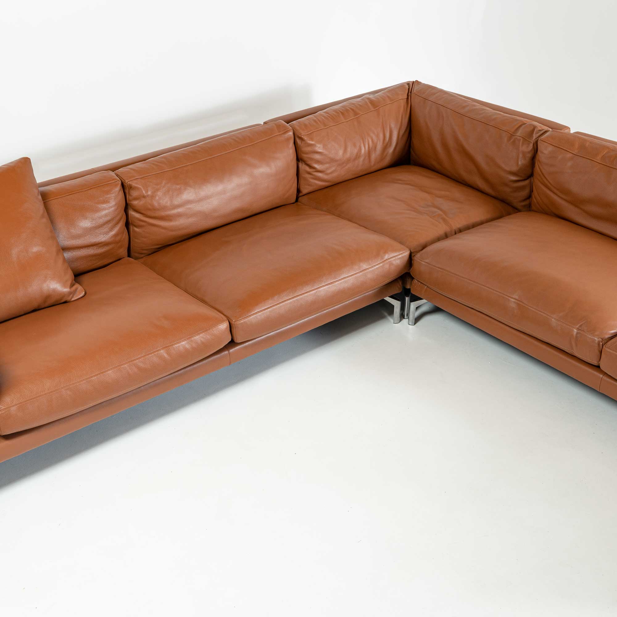 Como Corner Sectional Sofa in Canyon Leather