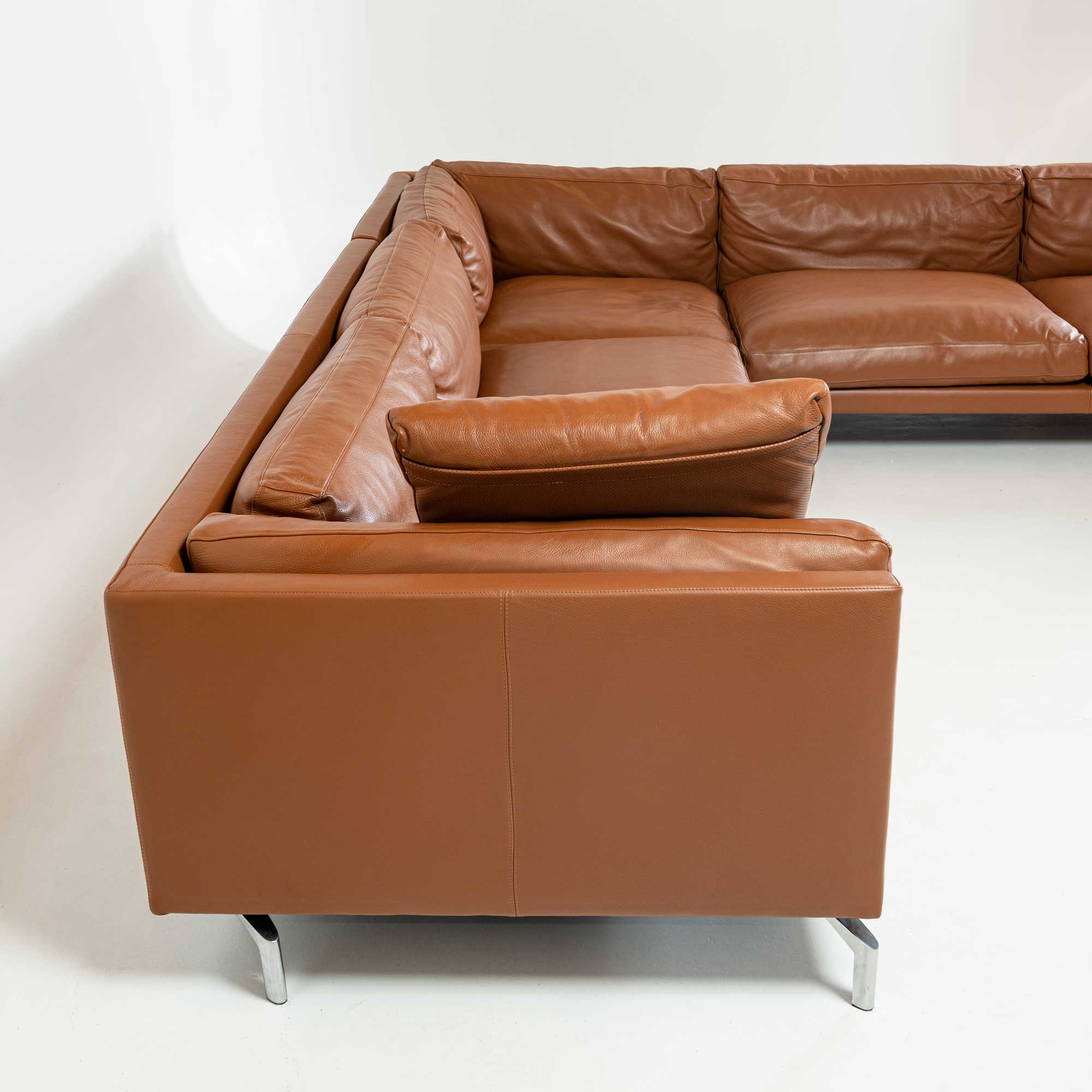 Como Corner Sectional Sofa in Canyon Leather