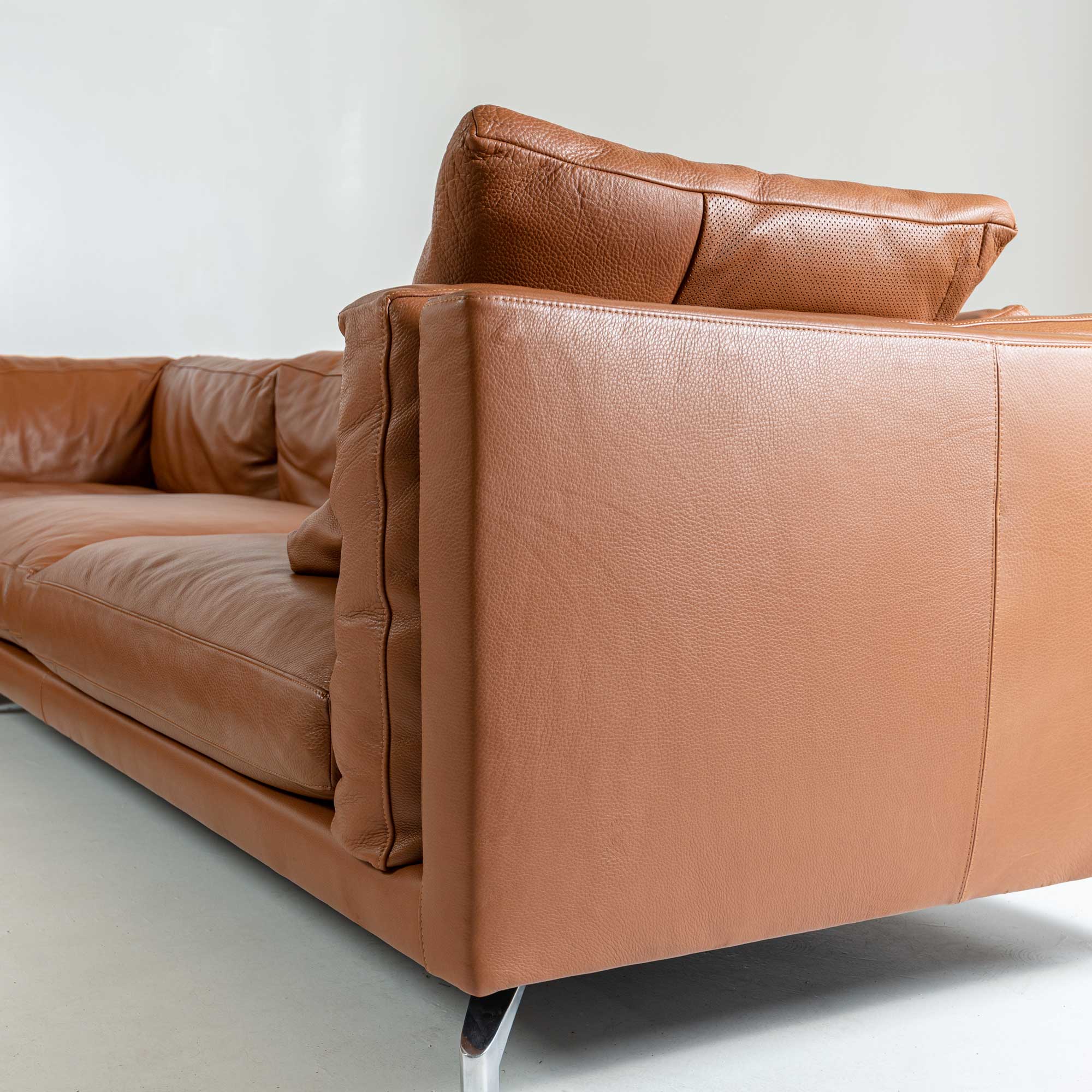 Como Corner Sectional Sofa in Canyon Leather