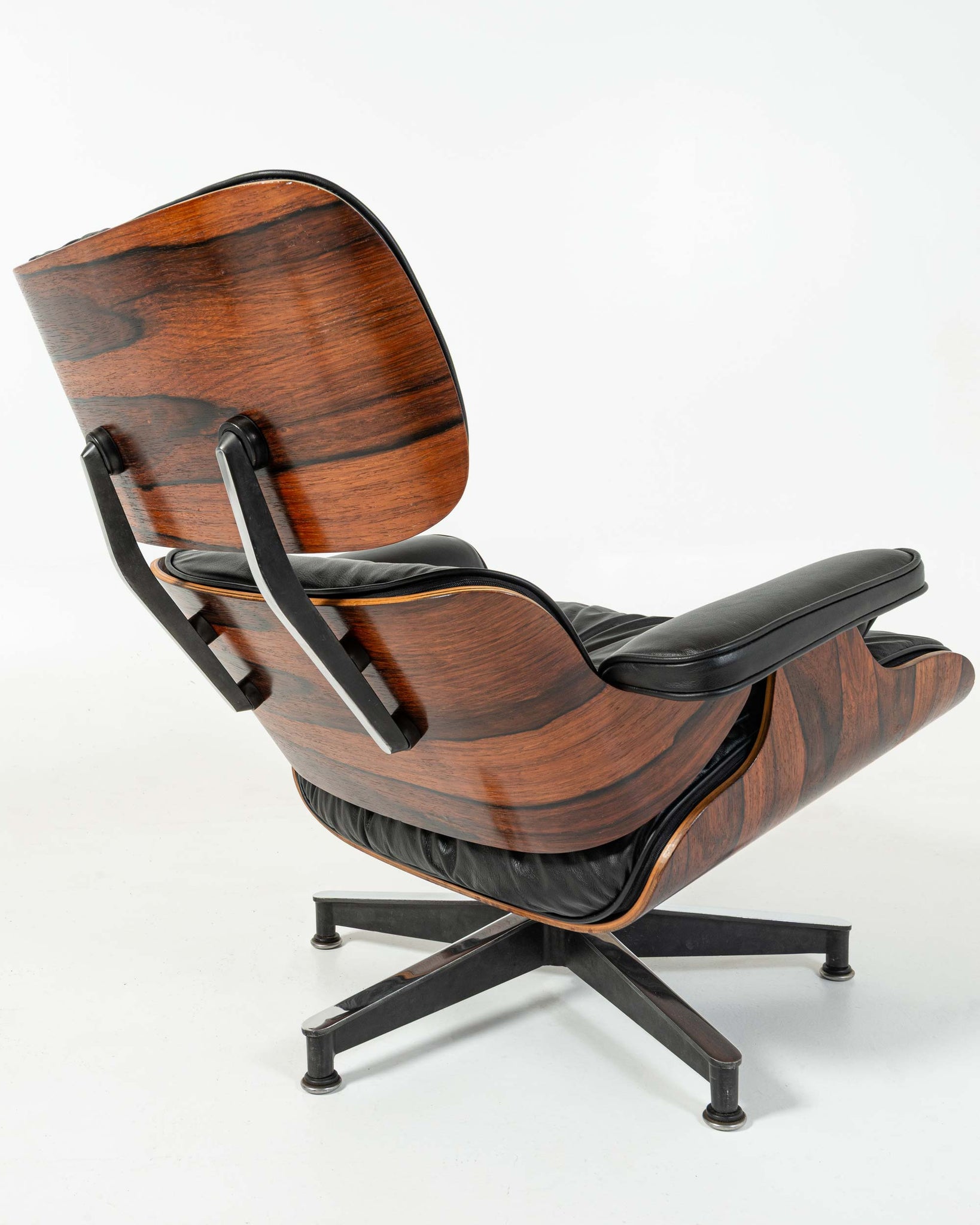 Exceptional Grain First Generation 1956 Eames Lounge Chair 670 and Bootglide Ottoman 671
