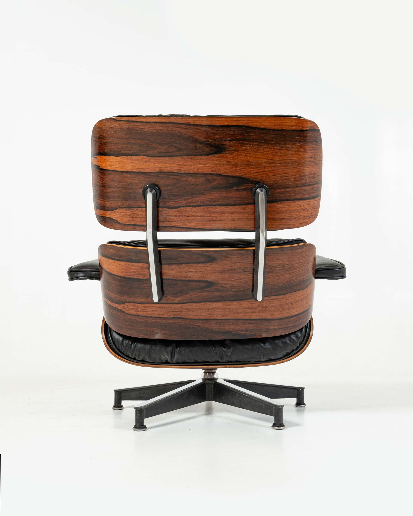 Exceptional Grain First Generation 1956 Eames Lounge Chair 670 and Bootglide Ottoman 671
