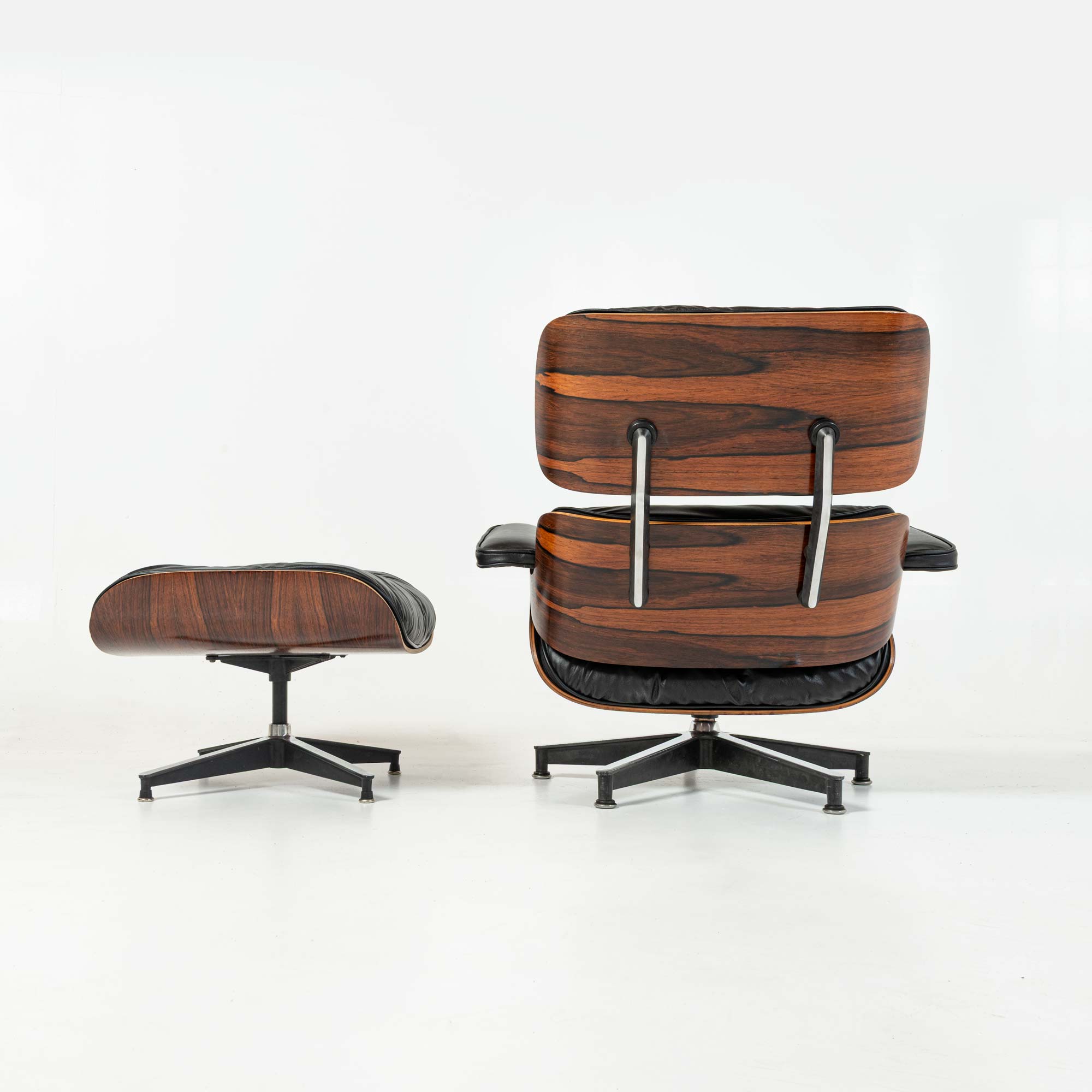 Exceptional Grain First Generation 1956 Eames Lounge Chair 670 and Bootglide Ottoman 671