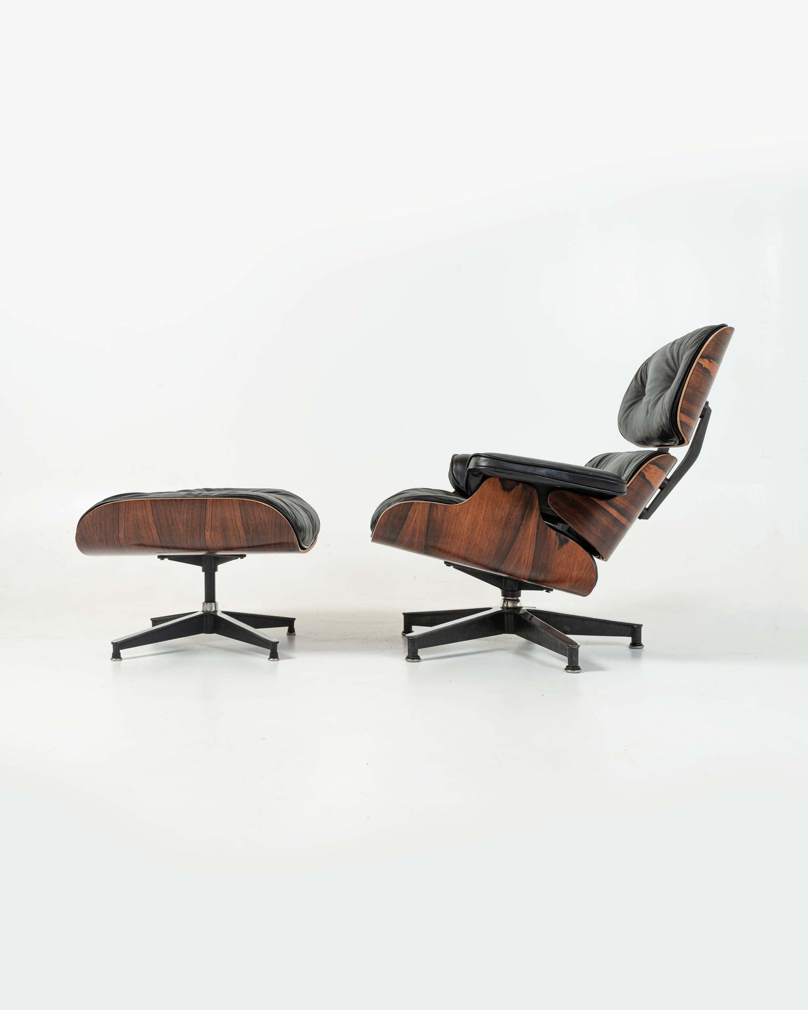 Exceptional Grain First Generation 1956 Eames Lounge Chair 670 and Bootglide Ottoman 671