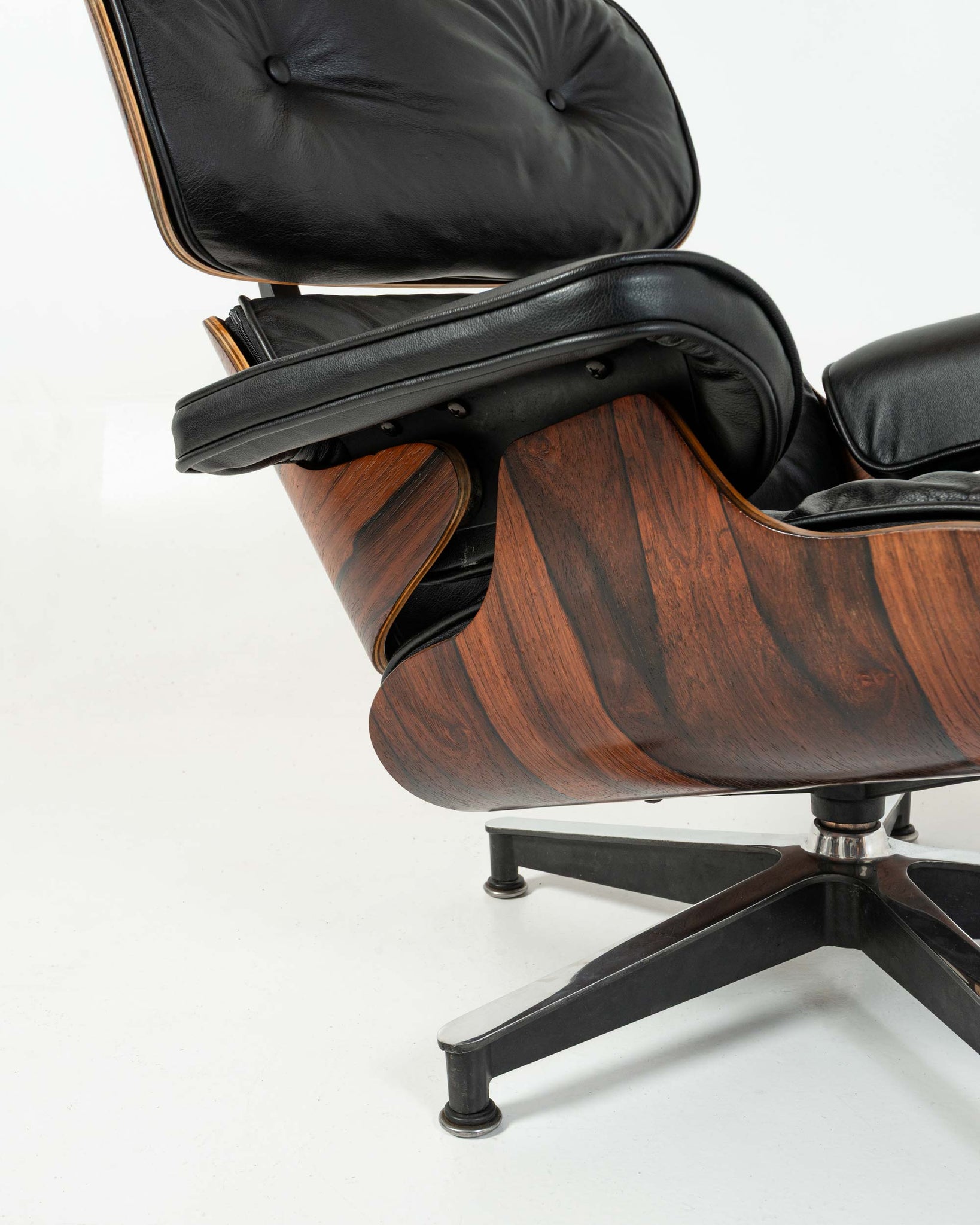 Exceptional Grain First Generation 1956 Eames Lounge Chair 670 and Bootglide Ottoman 671