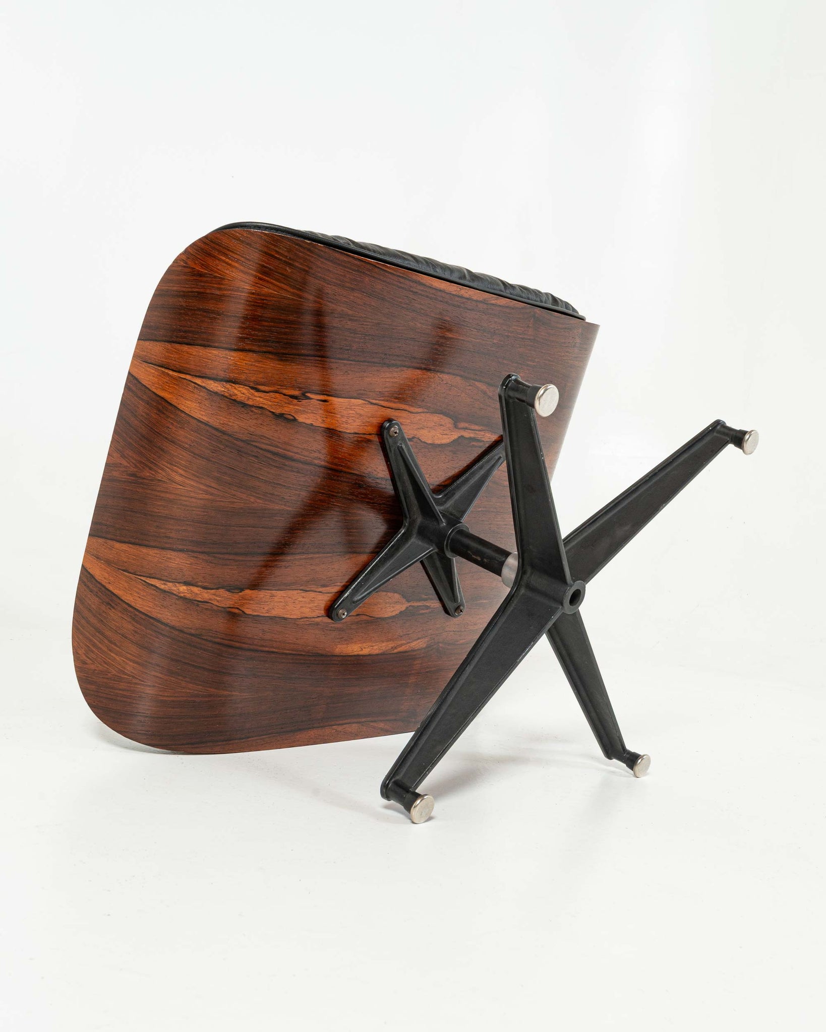 Exceptional Grain First Generation 1956 Eames Lounge Chair 670 and Bootglide Ottoman 671