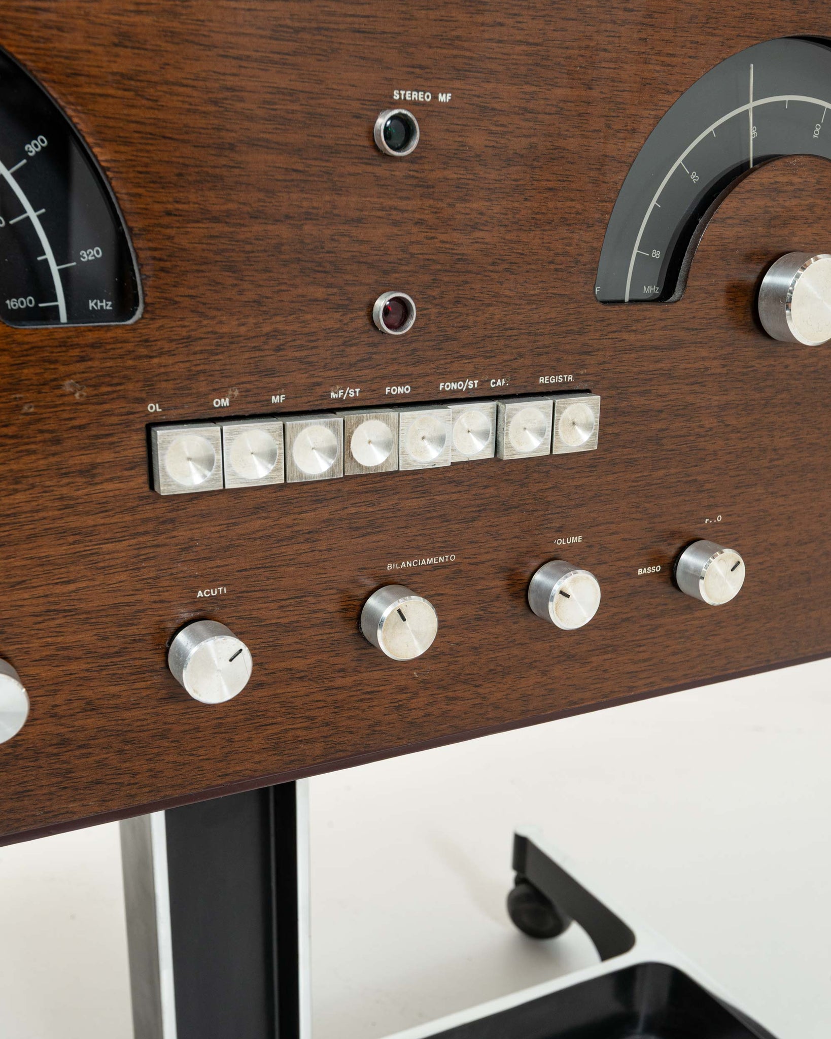 RR126 Radiophonograph and Record Player designed by Castiglioni brothers for Brionvega 1965 Walnut