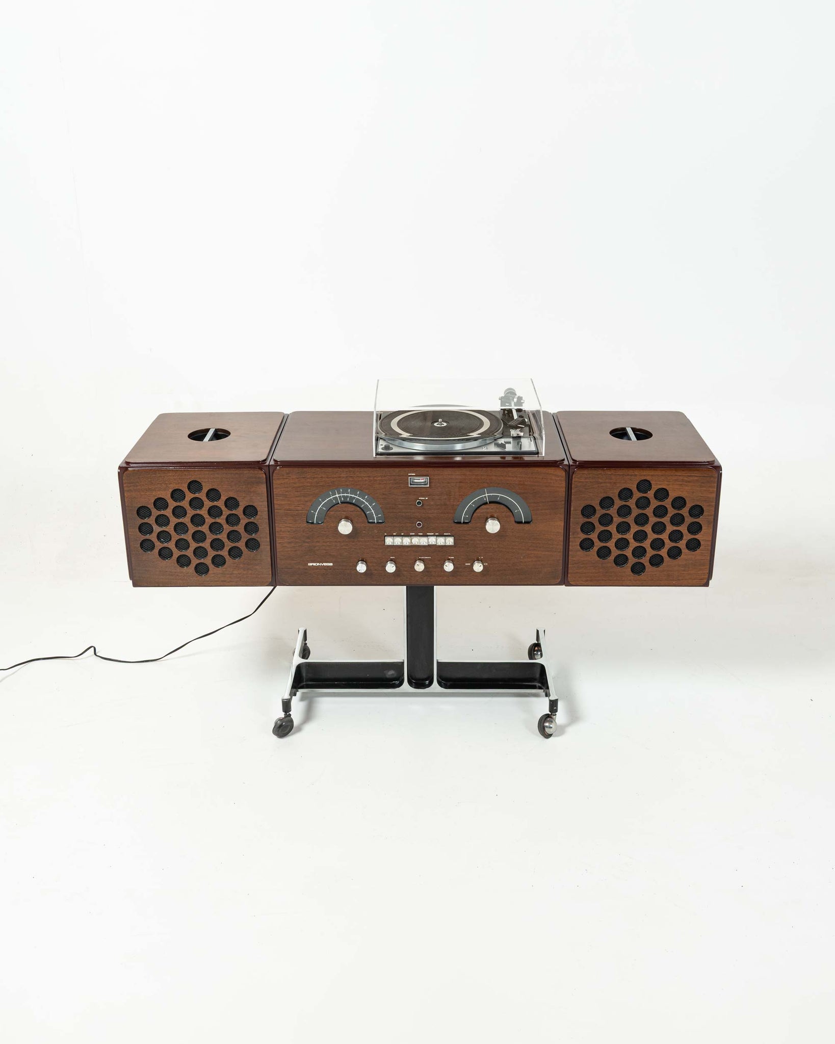 RR126 Radiophonograph and Record Player designed by Castiglioni brothers for Brionvega 1965 Walnut