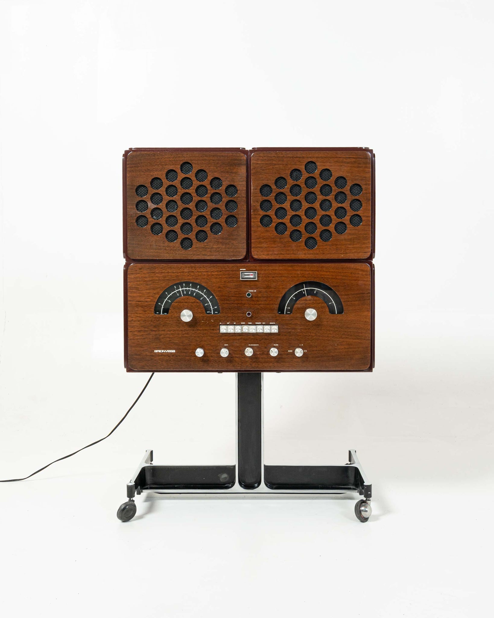 RR126 Radiophonograph and Record Player designed by Castiglioni brothers for Brionvega 1965 Walnut