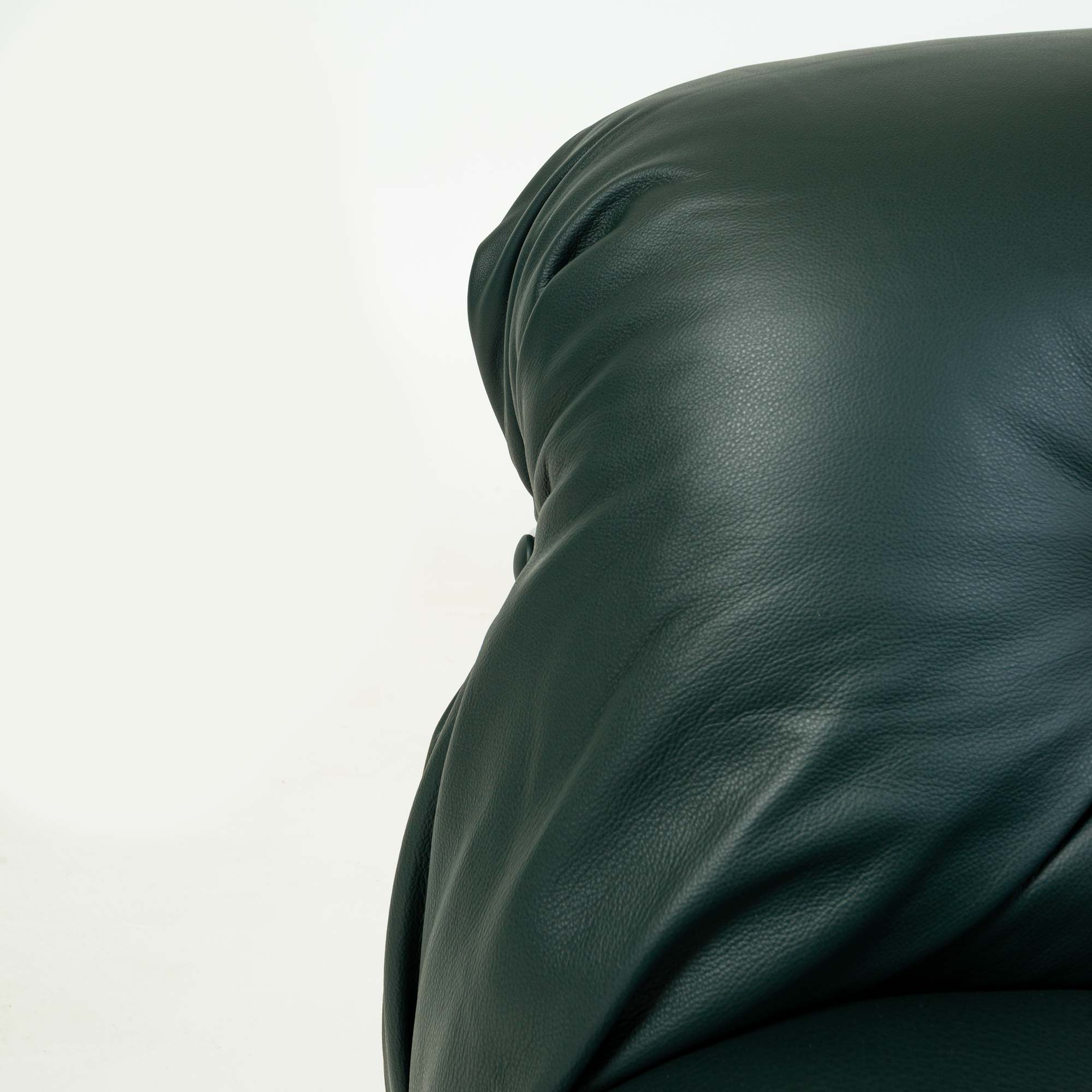 Soriana Lounge Chair by Afra & Tobia Scarpa for Cassina 1970s in Elmo Green Leather