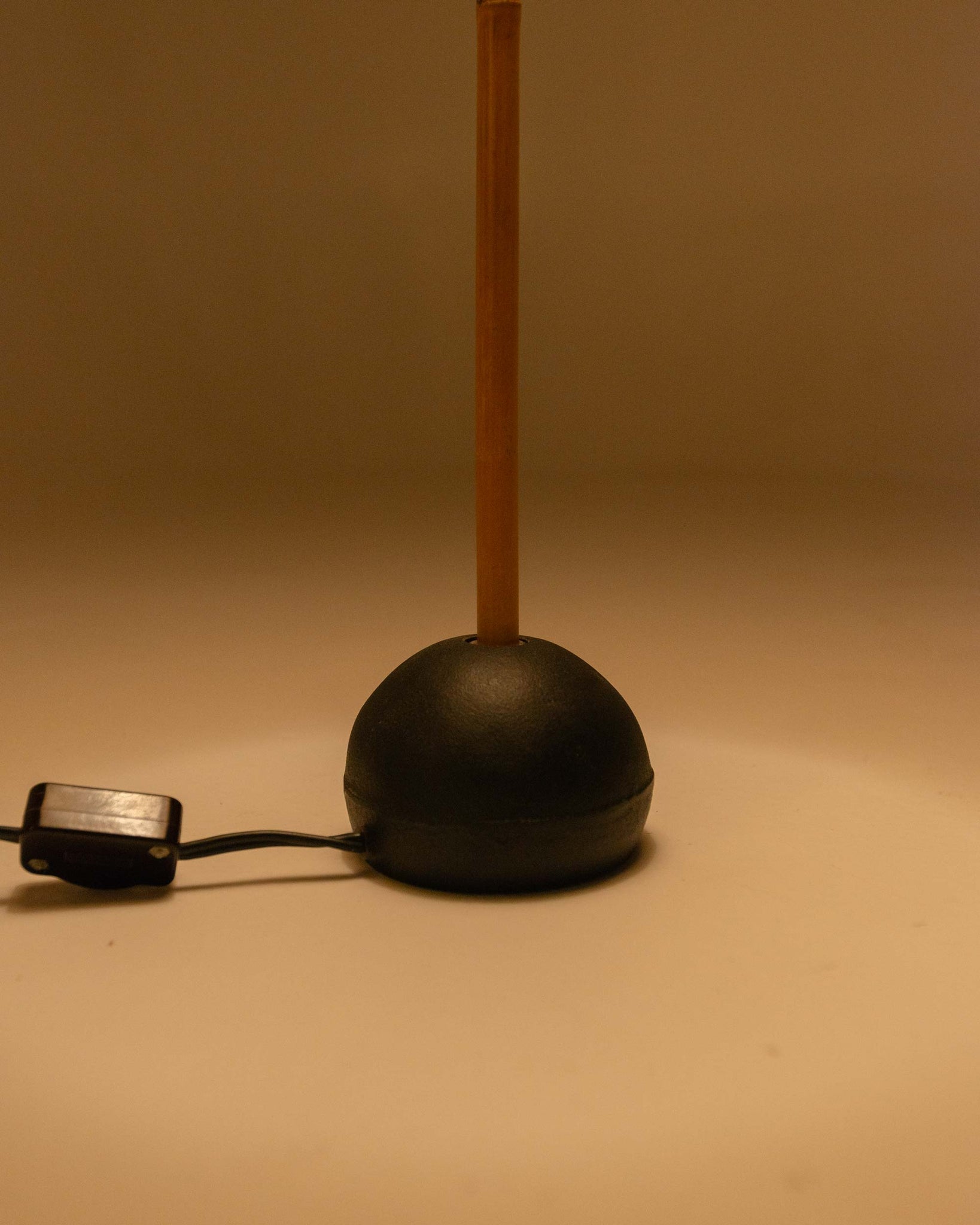 Early Isamu Noguchi Akari Table Lamps BB1 with 30A shade